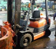 中力叉車
